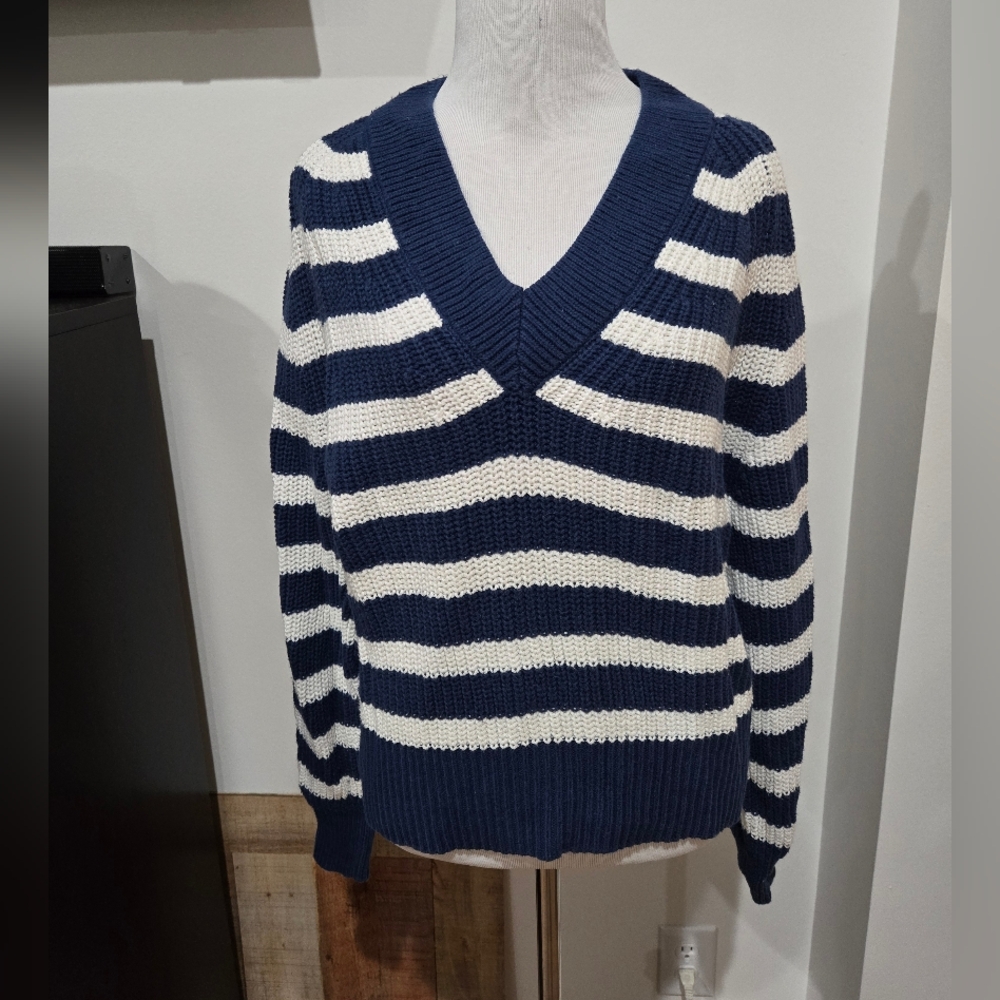 New day Navy and Cream V-Neck Cropped Sweater